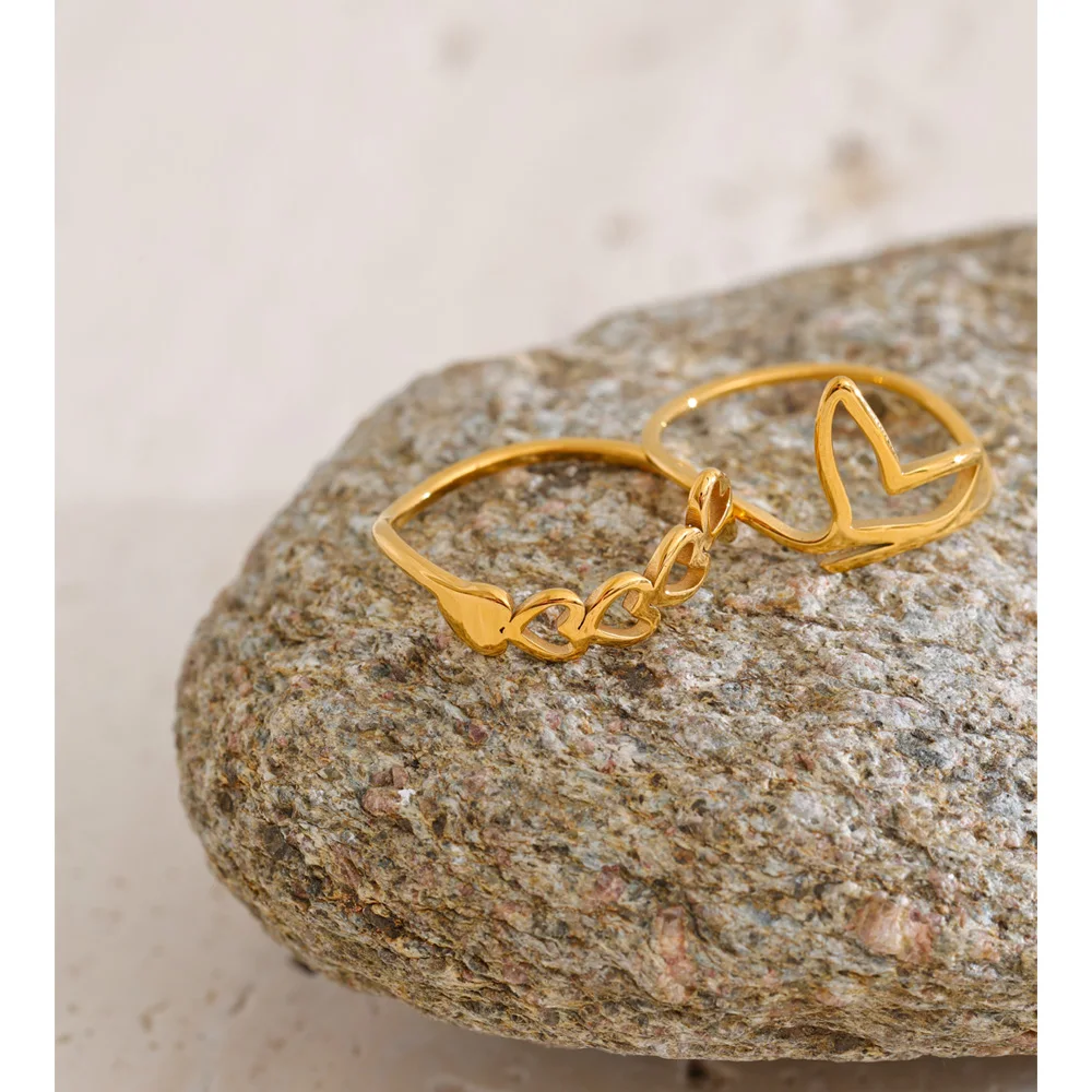 Yhpup Minimalist Geometric Heart Ring for Women