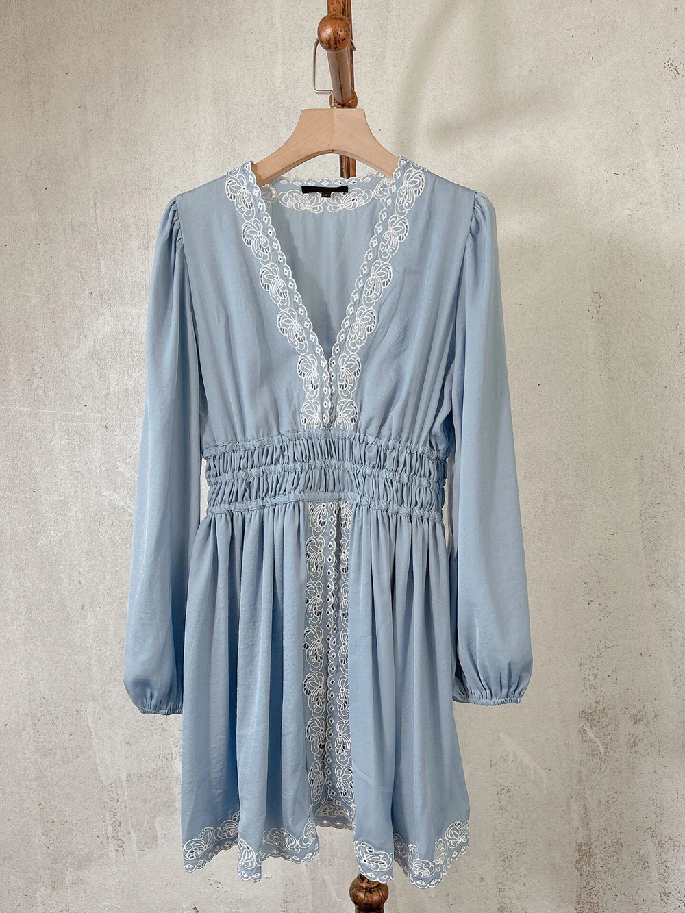 

2022 Women summer light blue lace deep V neck puff sleeve elastic waist dress