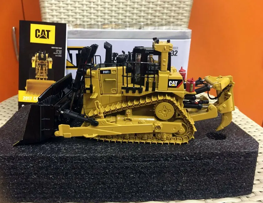 Cat D10T2 Track-Type Tractor By Diecast Masters 1/50 Scale Die-Cast Model DM85532