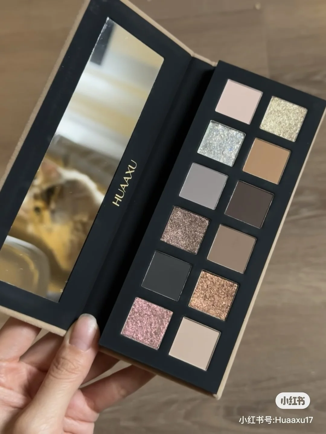 Twelve-Color Eyeshadow Palette Chameleon Micro Shimmer Matte Eye Makeup Long-lasting Eye Shadow HUAXU