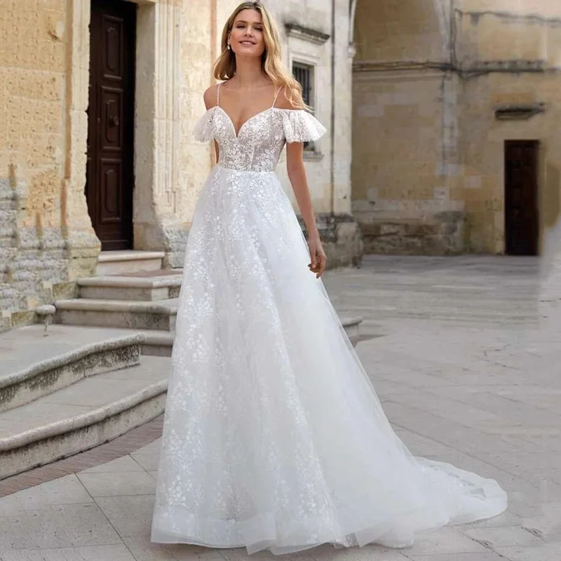 

Женское свадебное платье на тонких бретельках, с аппликацией