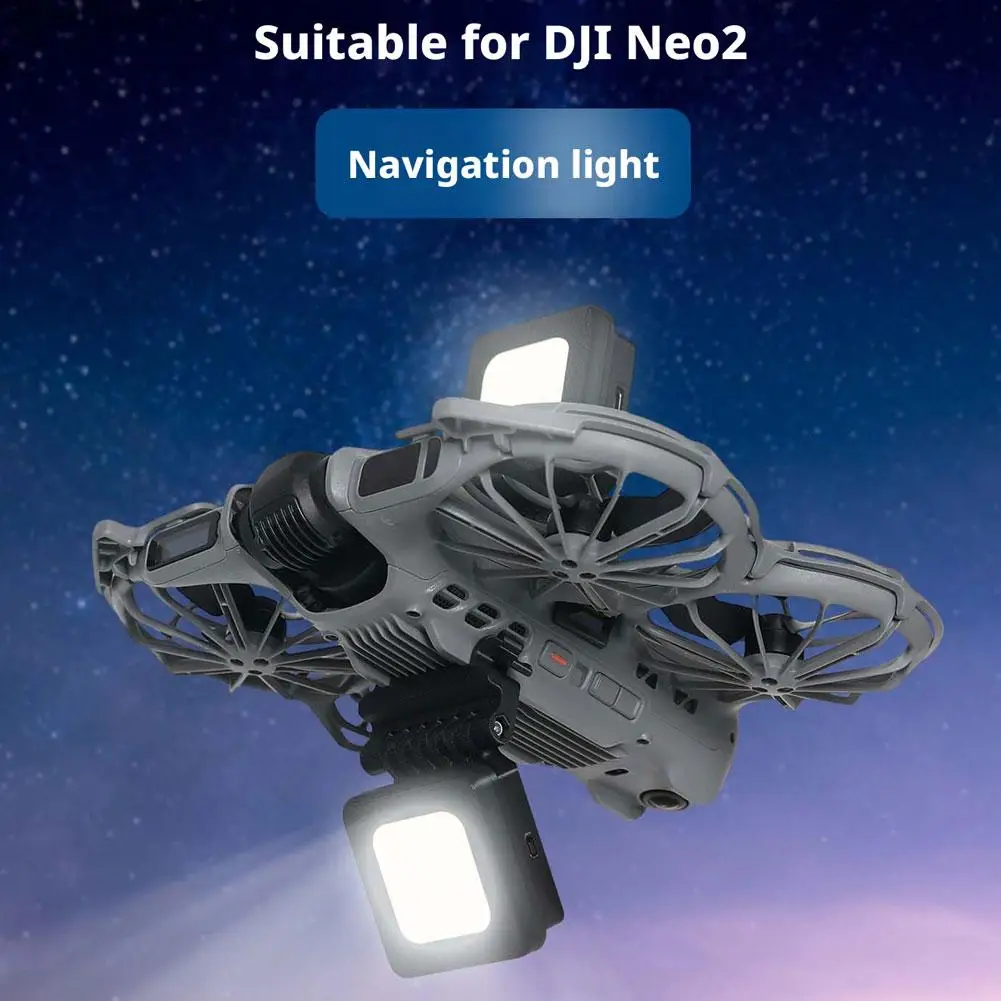 Drone DJI Neo 2 en vol nocturne avec le kit de feux de navigation LED, visibilité améliorée