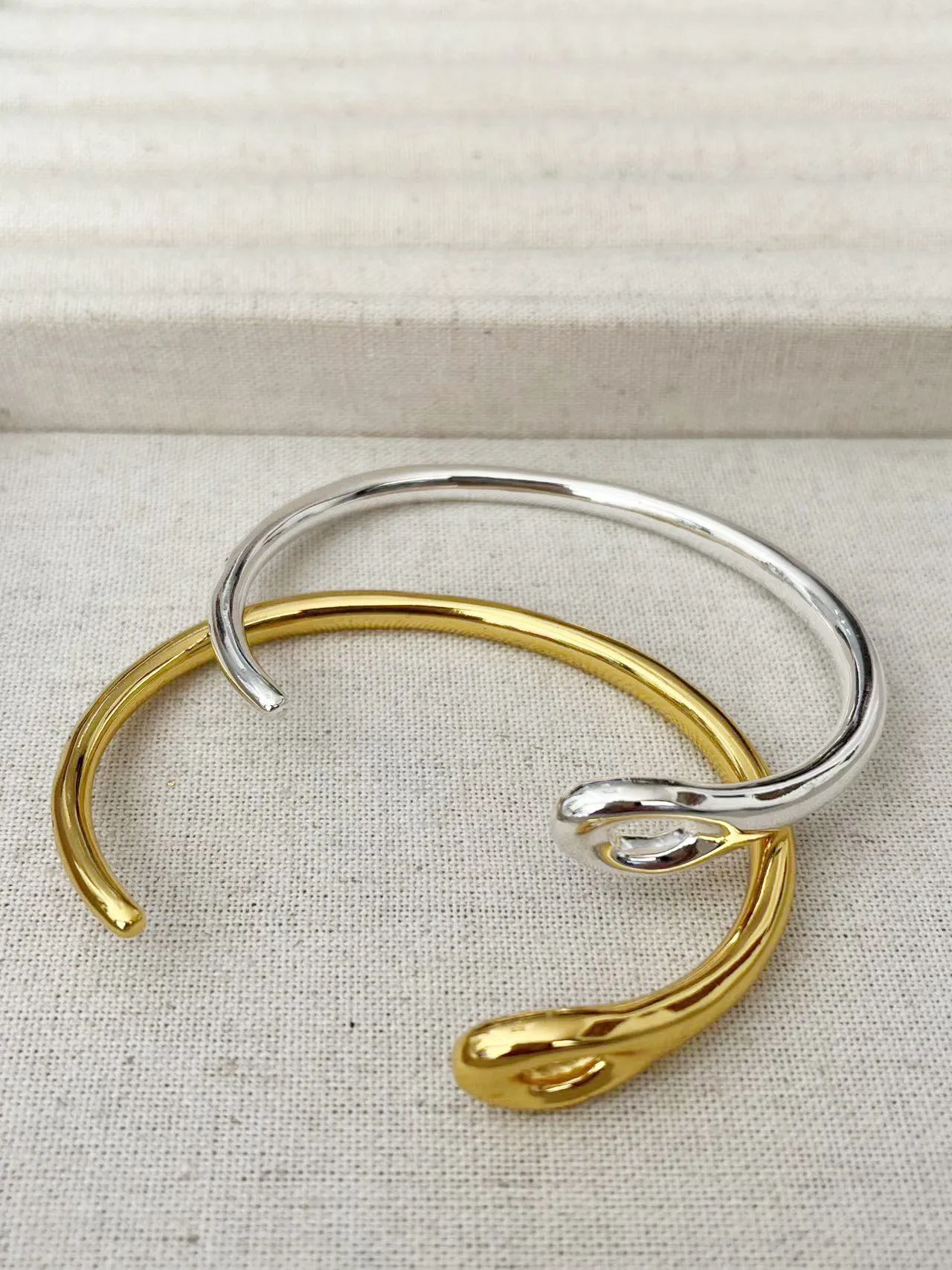 2023 trendy UNOde50 fashion electroplating 925 high-quality simple bracelet women's holiday gift