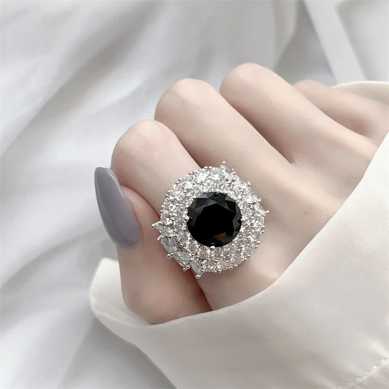 Vintage Cluster Black Round Stone Cocktail Rings for Women Party