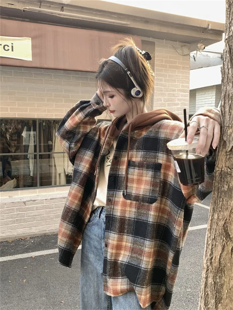 2023 New Checkered Hooded Short Coat Women's Autumn Loose Mid length Versatile Fashion High Grade Long Sleeve Top Commuting P172