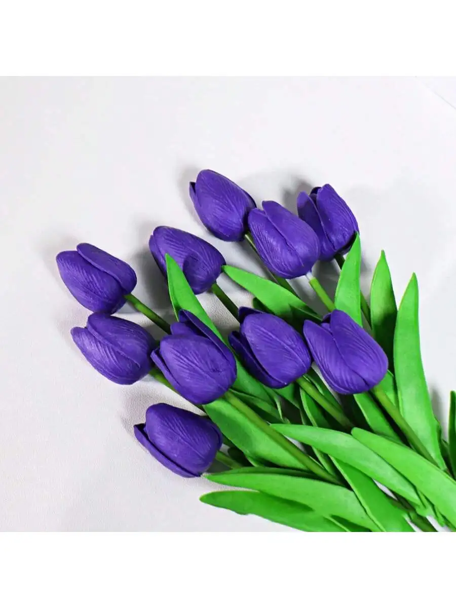 A Set of 6 Artificial Tulips, Suitable for Home Decoration and Tabletop Floral Decoration on Anniversaries (Vase Not Included)
