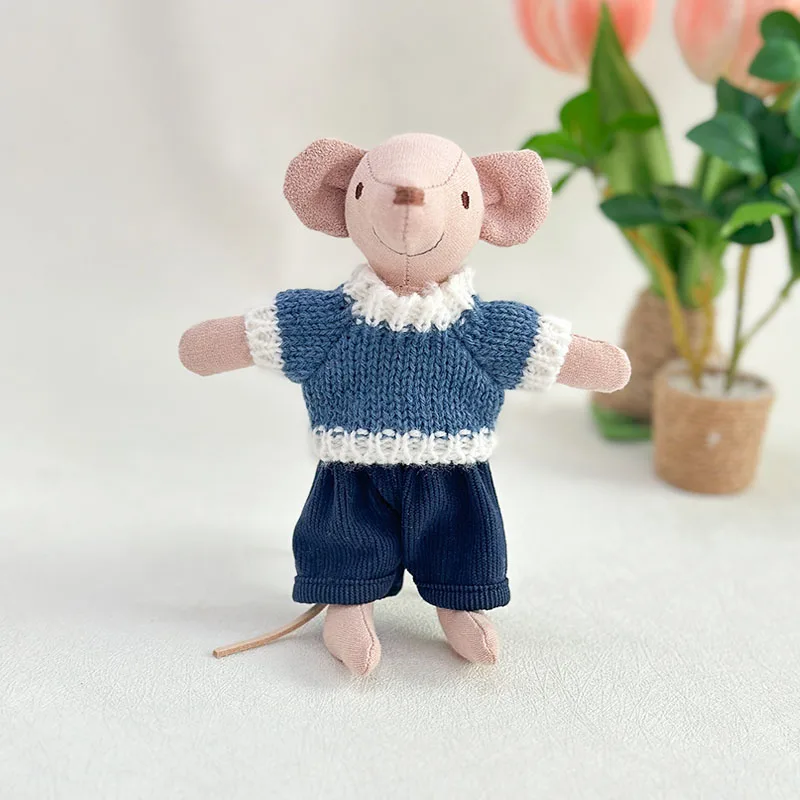 Miniature Mouse Dollhouse Figurines - Festive Decor & Perfect Gift Ornament (1:12 Scale, 5.9-inch)