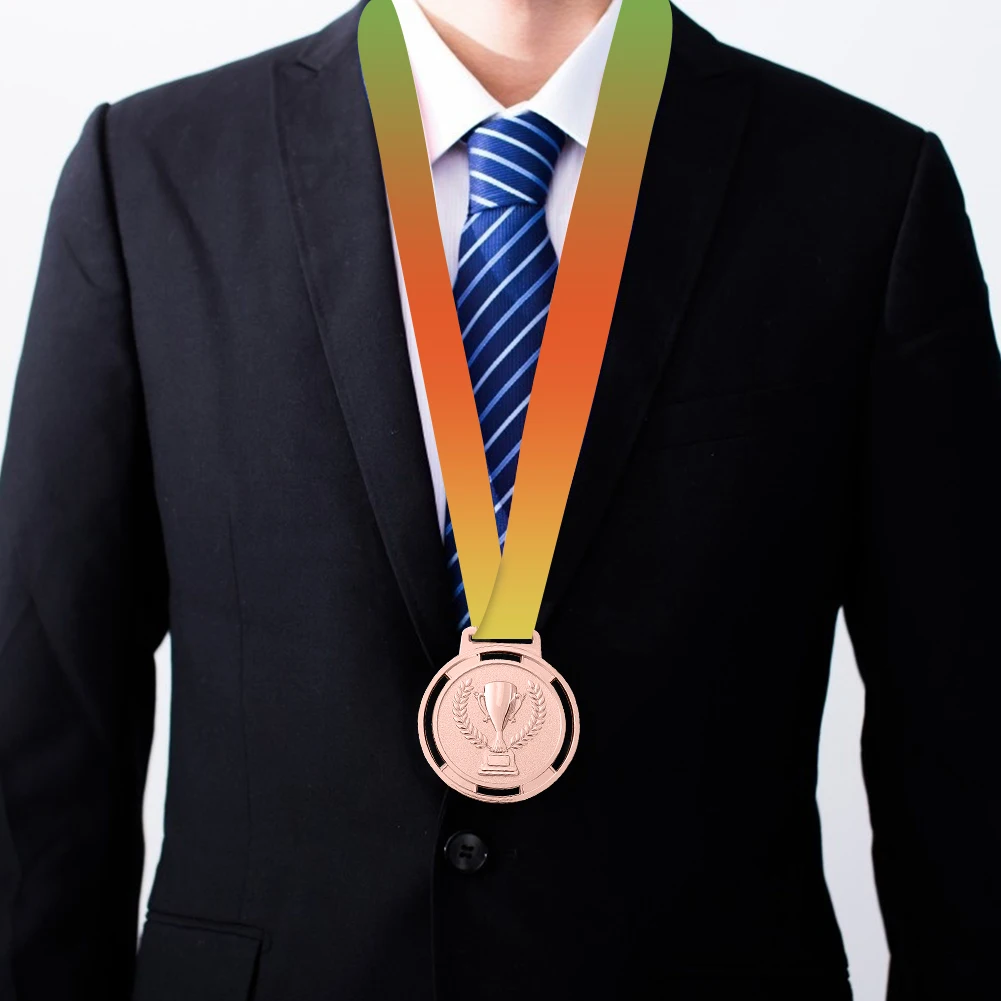 Award Medals Football Medal School Sports Gold Silver Bronze Motion Honor Commemorative Medal For Souvenir Gift Outdoor Sport Kids Toys