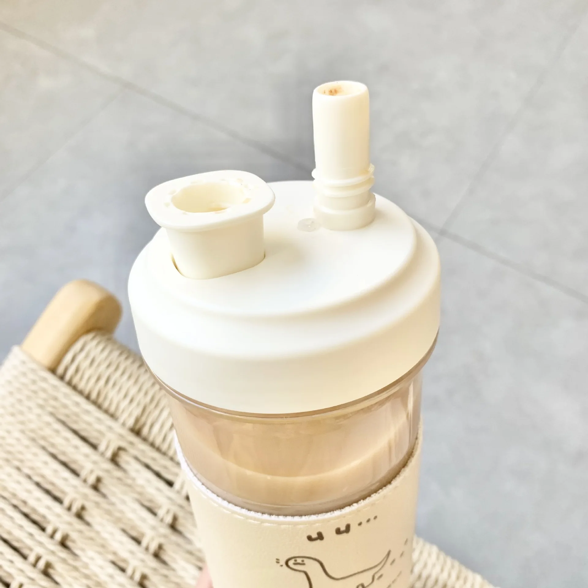 Description Picture 6 of item500/850ML Cartoon Bear Water Bottle Large Capacity Plastic Drinking Cups Juice Milk Tea Coffee Straw Cups for Students