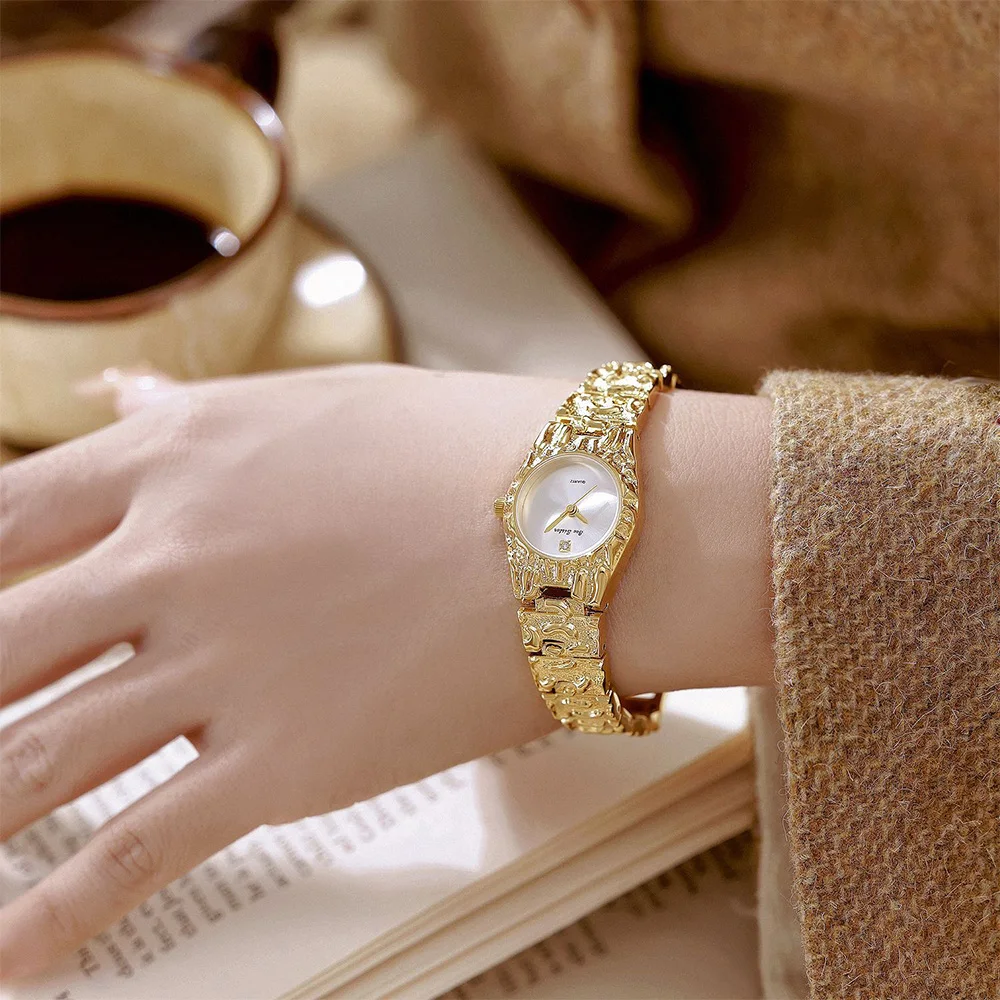 Retro Fashion Women's Watch Exquisite Pattern Gold Silver Strap Circular Dial Quartz Wristwatch Accessories Clock Gift_voghion.com