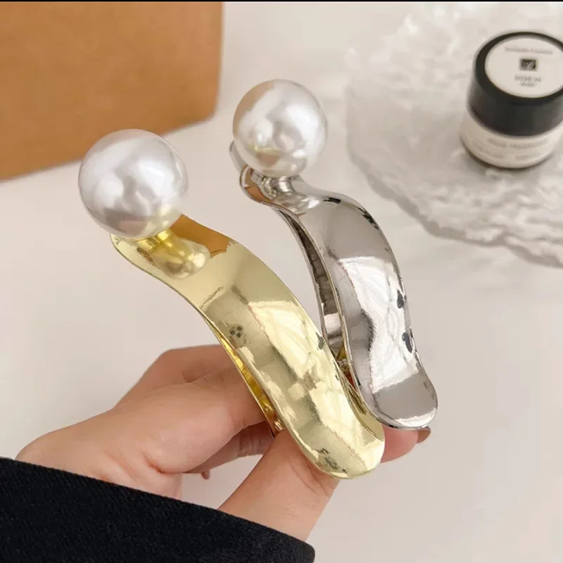 

Simple AB Color Pearl Back Hair Clip Elegant Girl Shark Clip Hair Accessories New Metal Big Clip