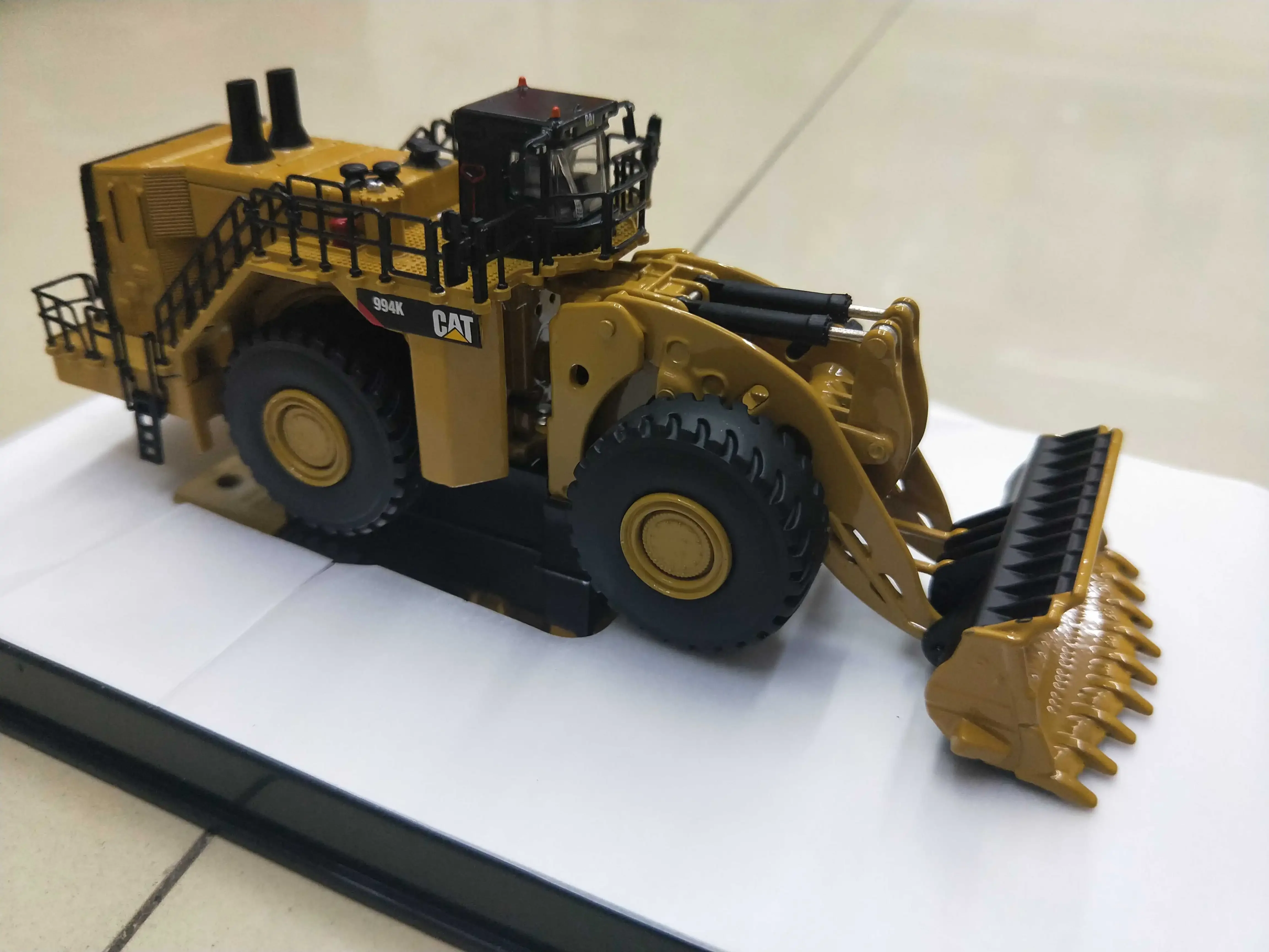

1:125 scale Cat Cate~rpilla 994K Loader Alloy Vehicle Forklift Model 85535 Gifts Souvenir Toys
