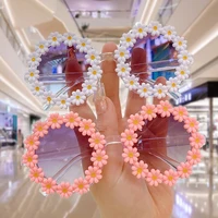 Summer Child Sunglasses Daisy Sun Flower Outdoor Child Glasses Sunscreen Eyeglasses Funny Party Eyewear Women UV400 Eyeglasses
