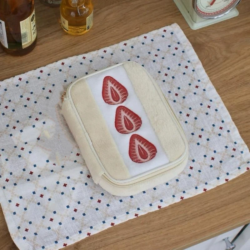 새로운 귀여운 수 놓은 딸기 연필 케이스 휴대용 문구 펜 상자 다기능 대용량 메이크업 가방 보관 가방