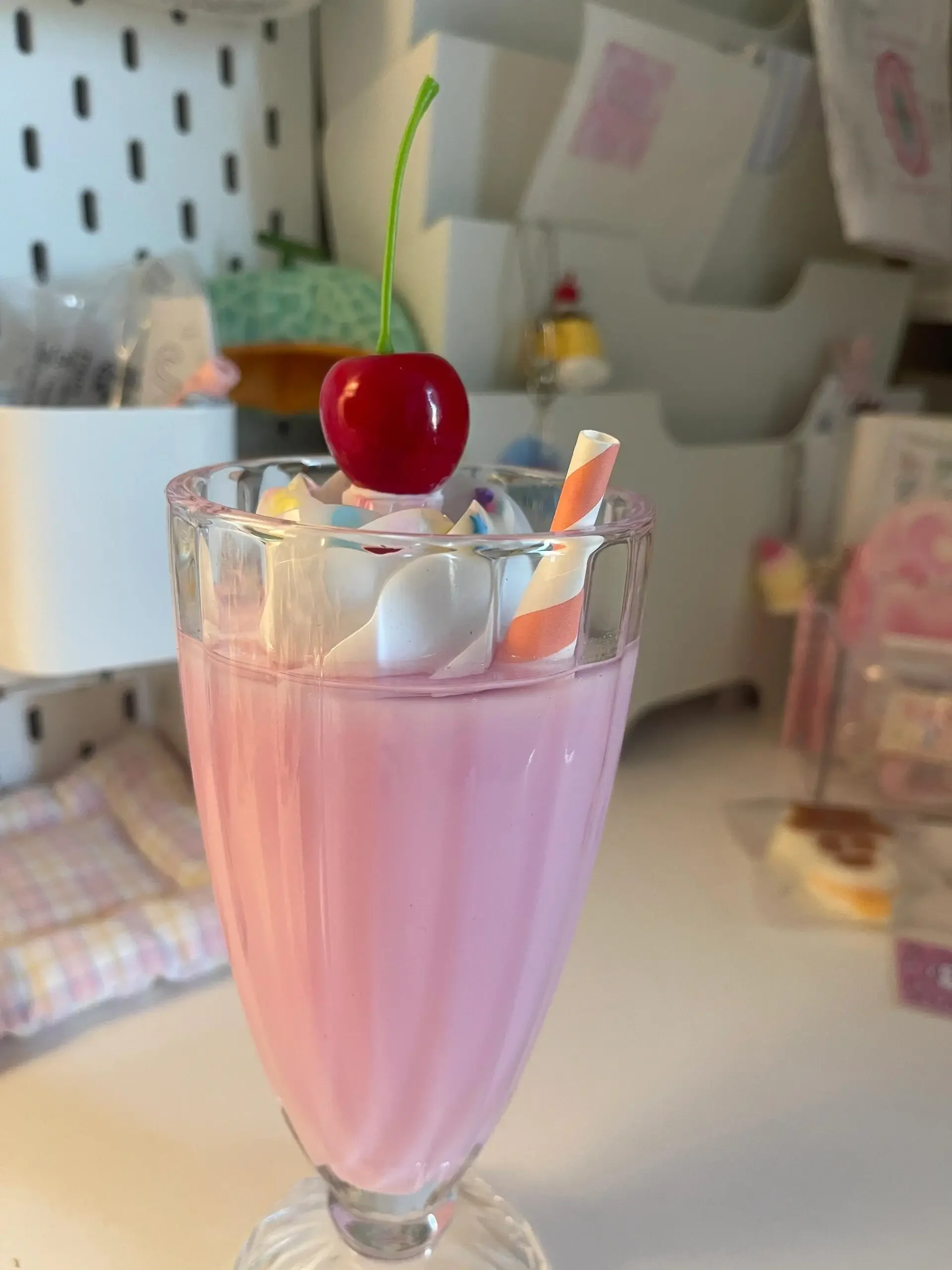 

Настольные украшения, чашка для молочных коктейлей в виде клубники, креативный подарок, чашка для напитков ручной работы, стеклянная чашка для мороженого, украшение для комнаты для девочек