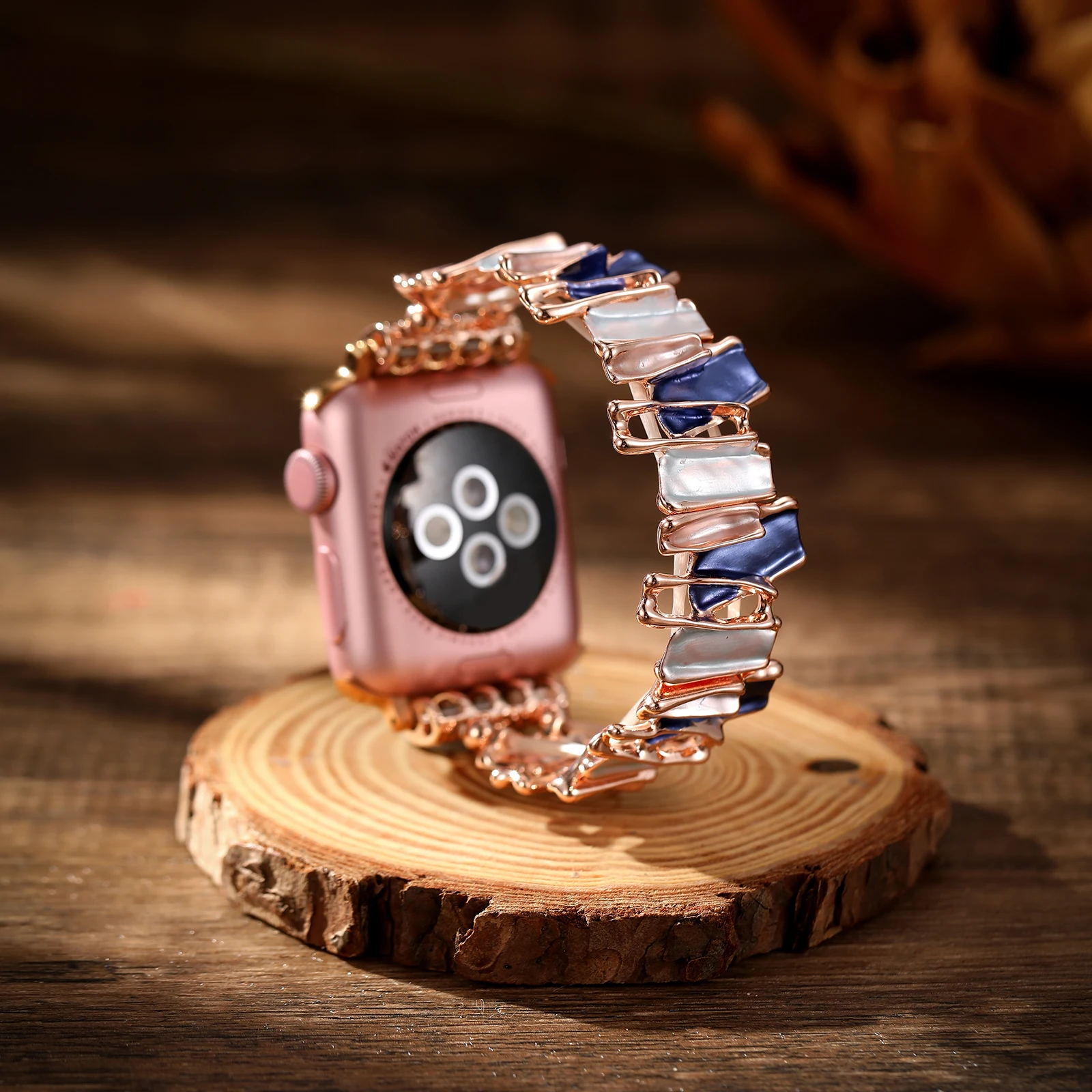 รูปสินค้า สายรัดข้อมือโลหะ สวยหรู ใส่ได้กับ Apple Watch ทุกรุ่น