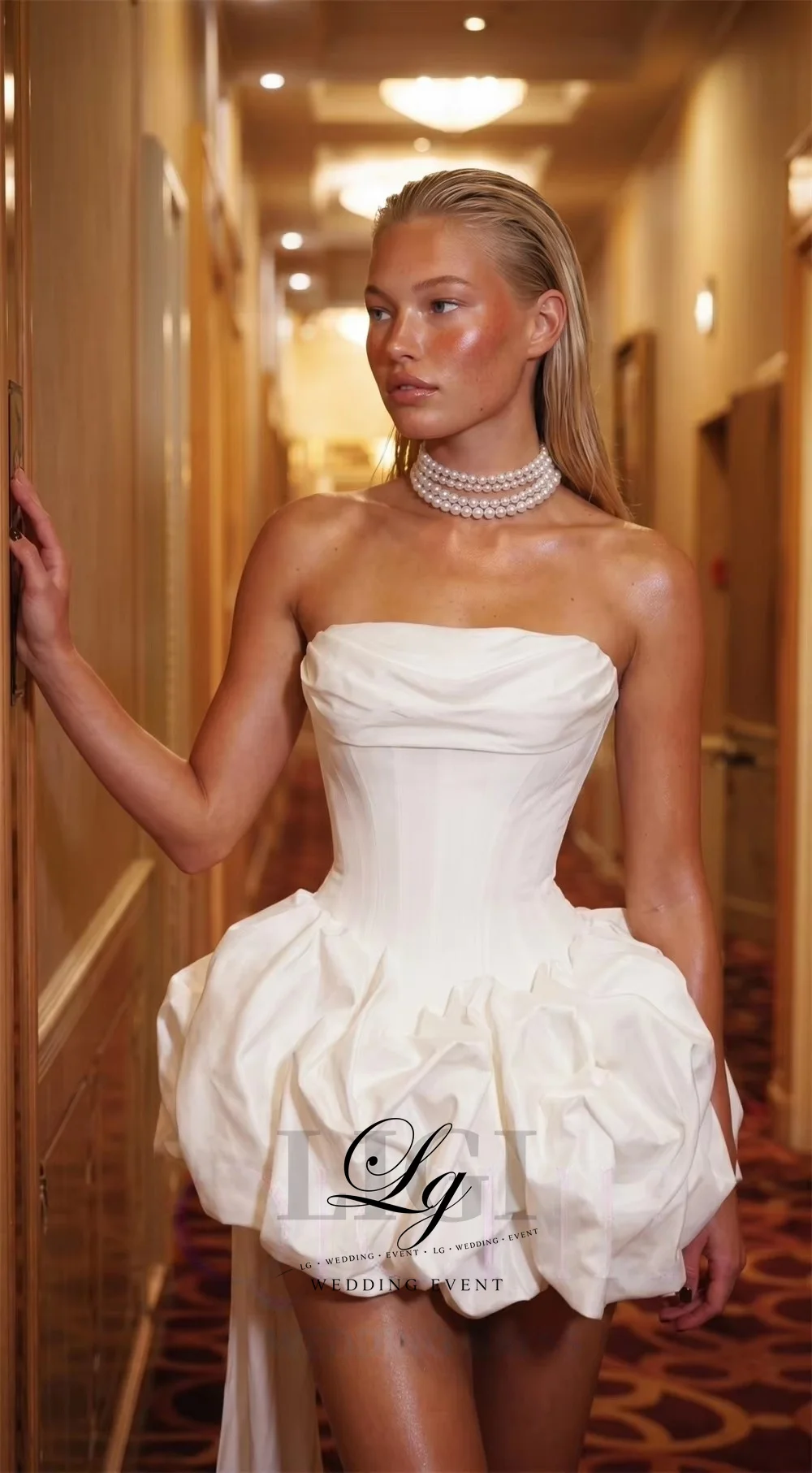 Abito da sposa LIGI elegante avorio senza spalline, linea ad A, mini lunghezza, personalizzato con pieghe, senza maniche, strascico lungo con nastro, per feste nuziali - immagine 3