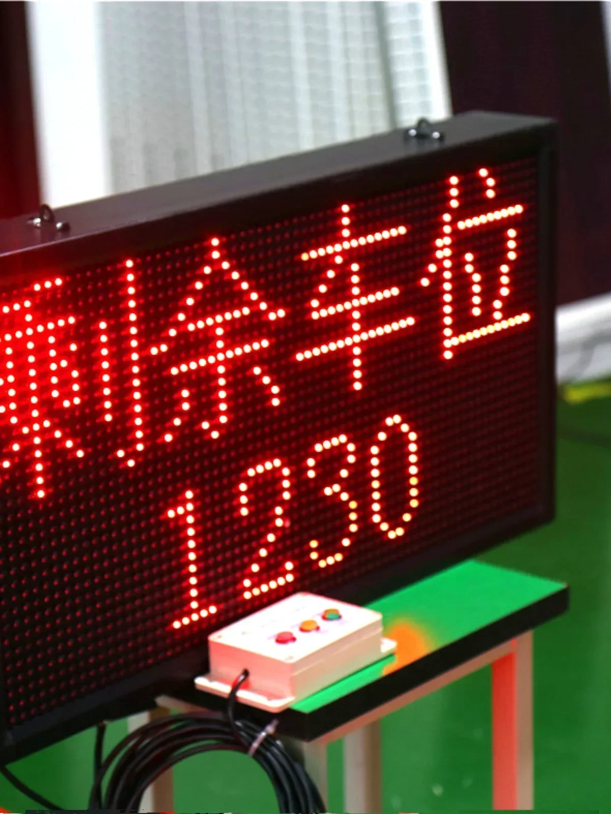 The product can be customized. Outdoor parking space guide sign display parking system
