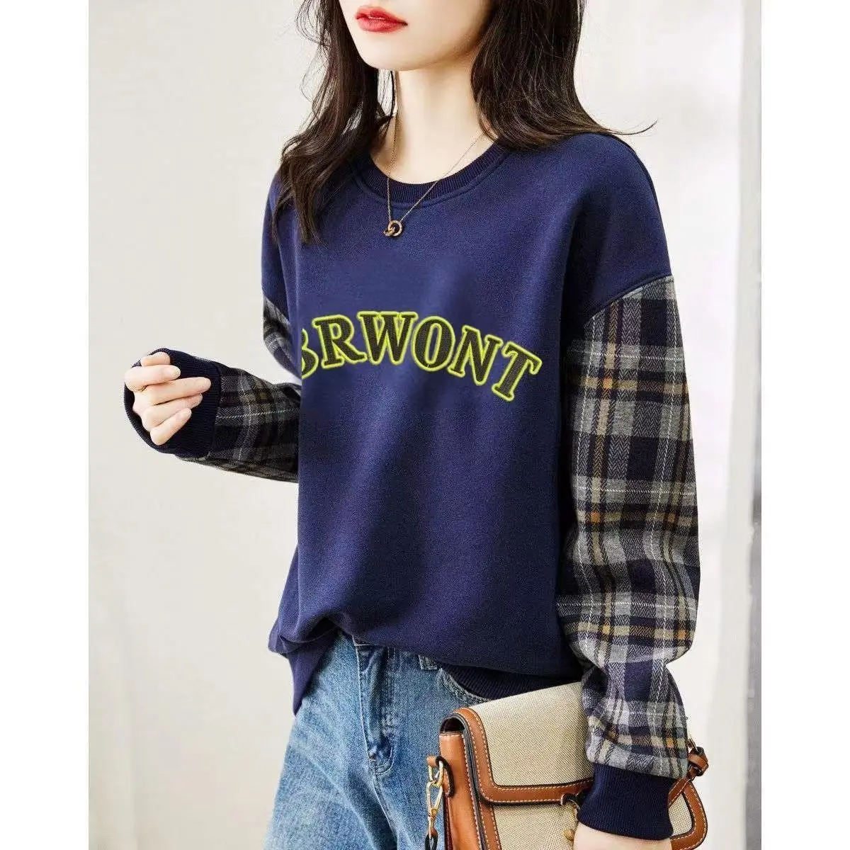 2023 Winter Women's New Fashion Embroidery Thickened Round Neck Long Sleeve Panel Printing Comfortable Versatile Sweater