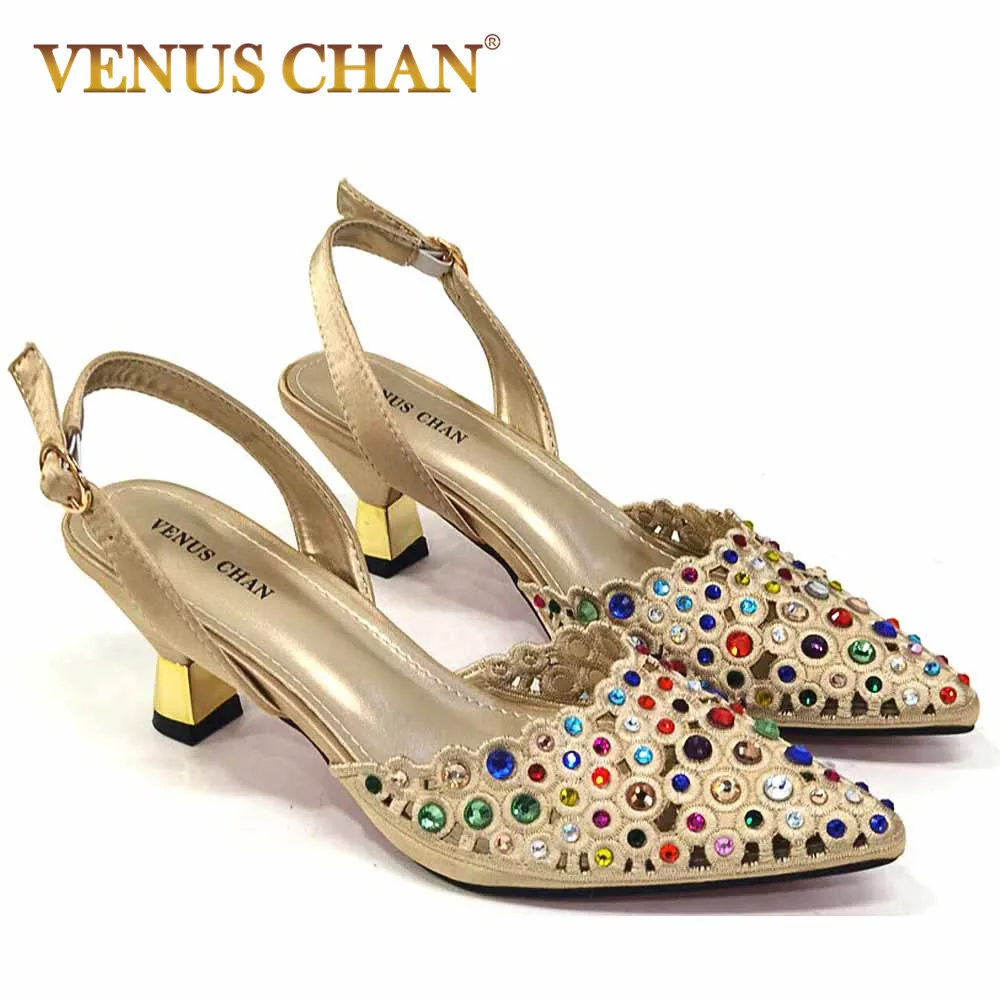 

Женские туфли Venus Chan в африканском стиле, коллекция 2024 года, элегантные летние босоножки с острым носком, модные золотые туфли на танкетке для женщин