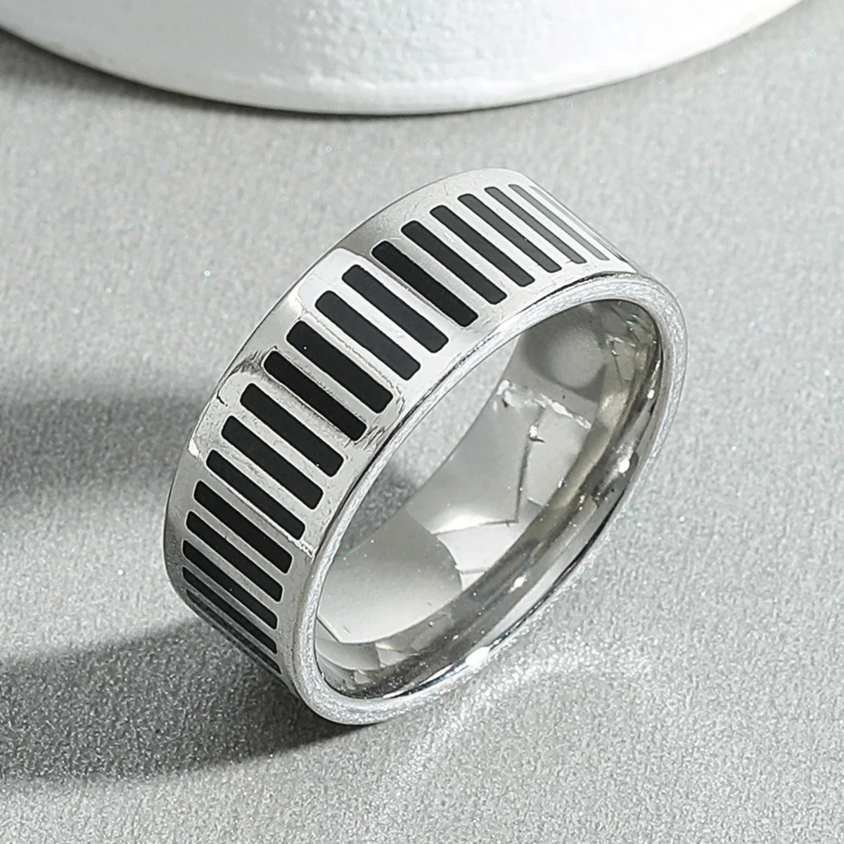 MOREDEAR 8MM Titanium Rings for Men and Women Birthday Gift triangular pattern discredit Ring 