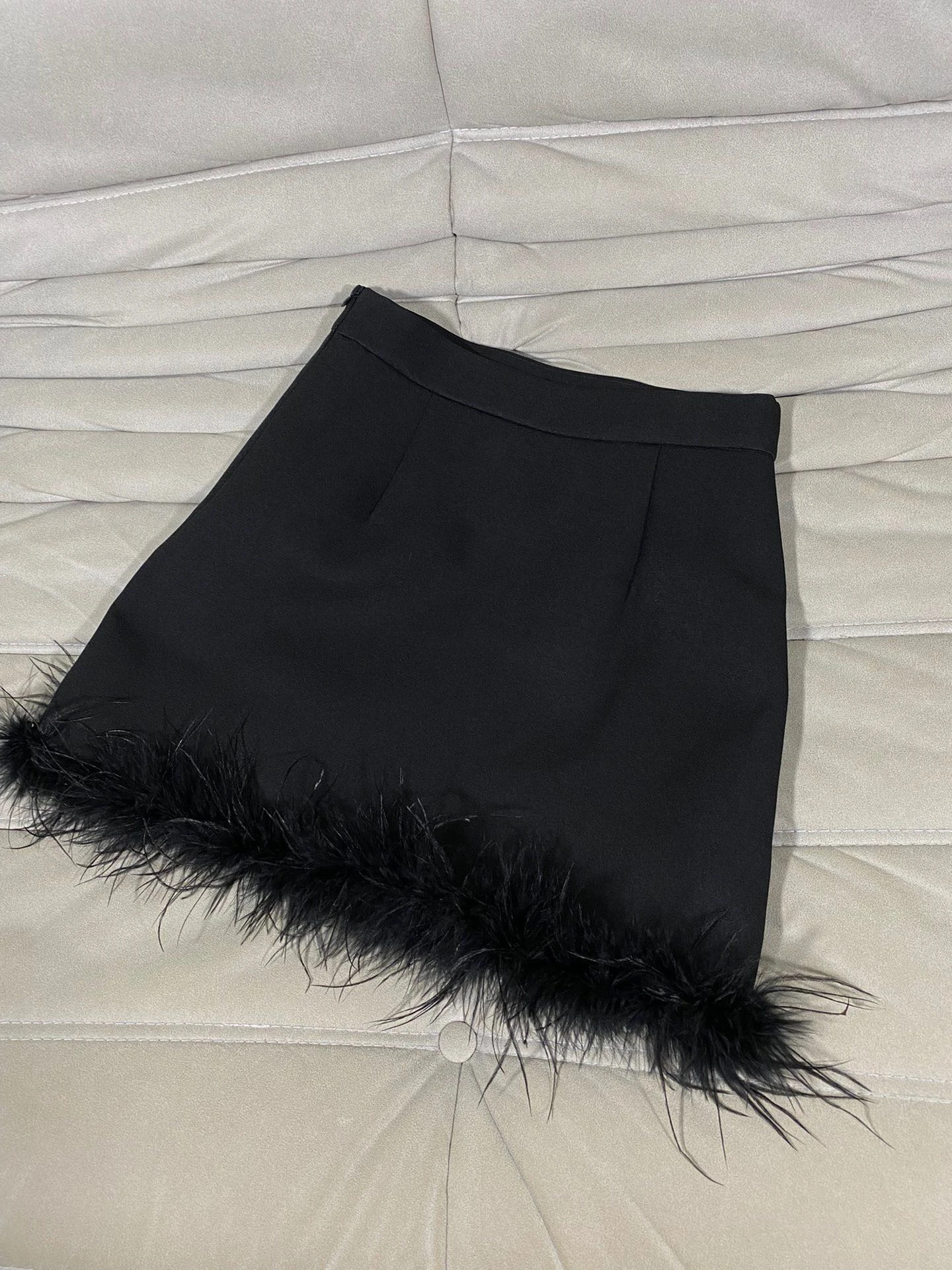 

2023Spring and summer new ostrich fur decoration high-waisted skirt stylish and feminine
