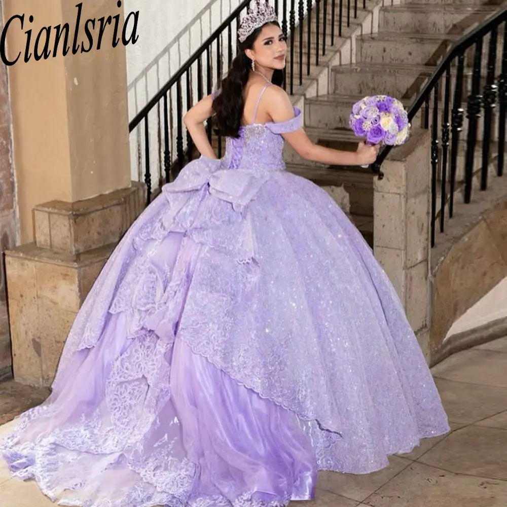 

Lilac Spaghetti Straps Bow Ruffles Quinceanera Dresses Sparkly Sequined Lace Beading Corset Prom Ball Gown Sweet 16 15 Robe