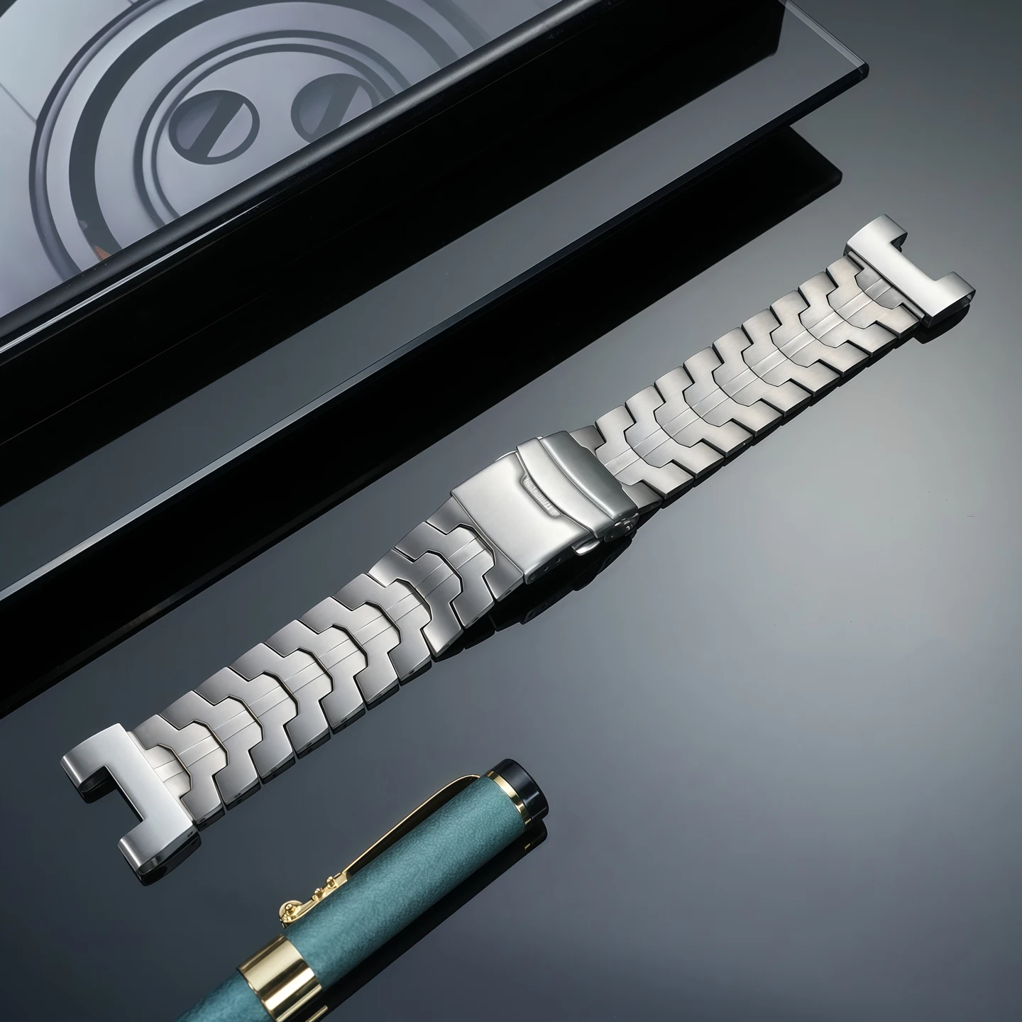 Enhanced Titanium Bracelet for Men's Watch - Lightweight & Waterproof Design