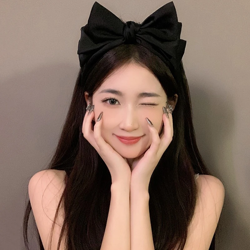 Stylish Headband with Black Bow Knot; Women's Korean Style Elegance in Hair Accessories.