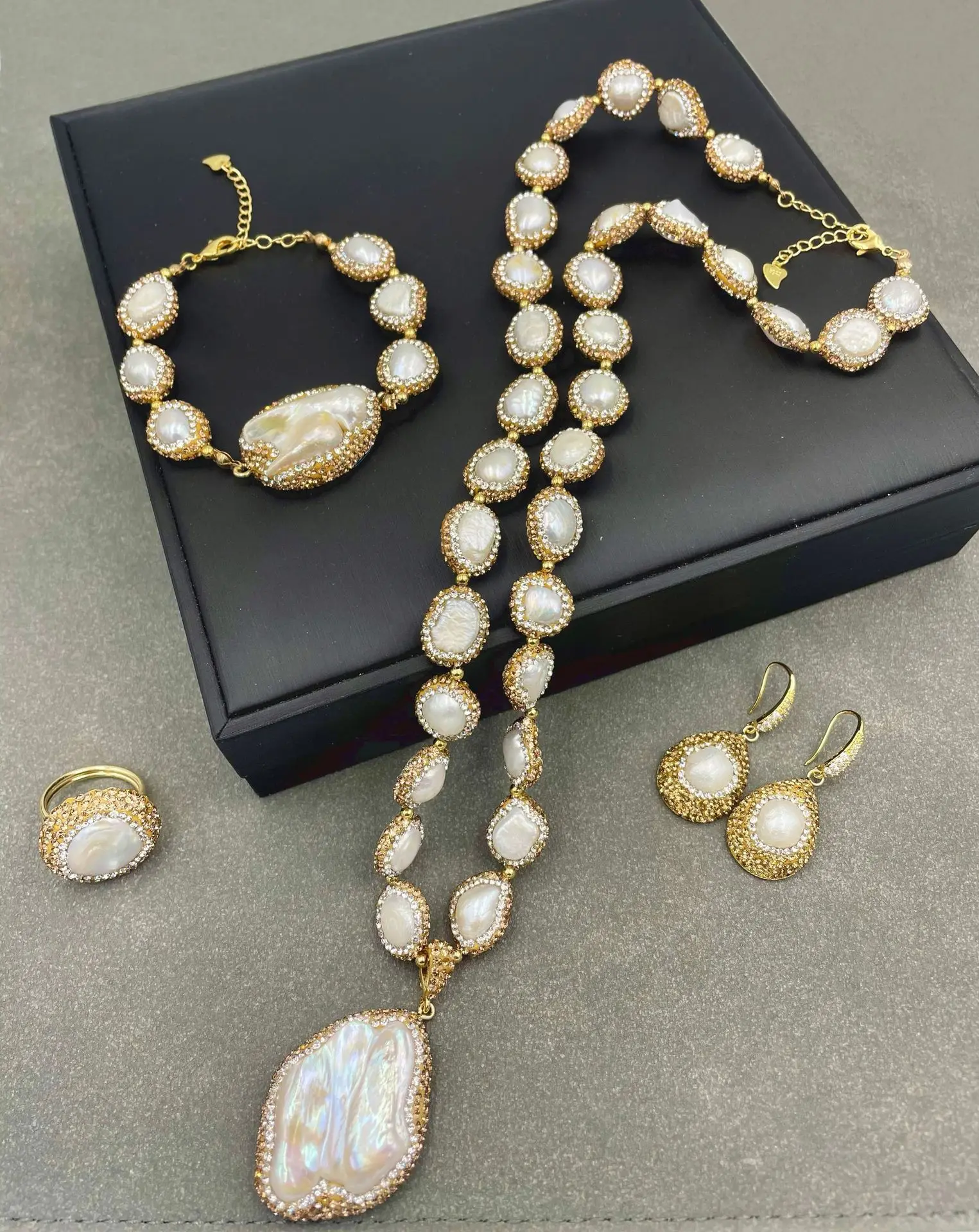 

Pearl suit European and American fashion light luxury style handmade Czech diamond Tibetan jewelry four piece set
