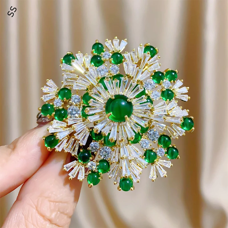 

New Fashion Snowflake Brooch Emerald Corsage Hollow Design Exquisite Suit Knitwear Luxury Heavy Handmade Zircon Inlaid Copper