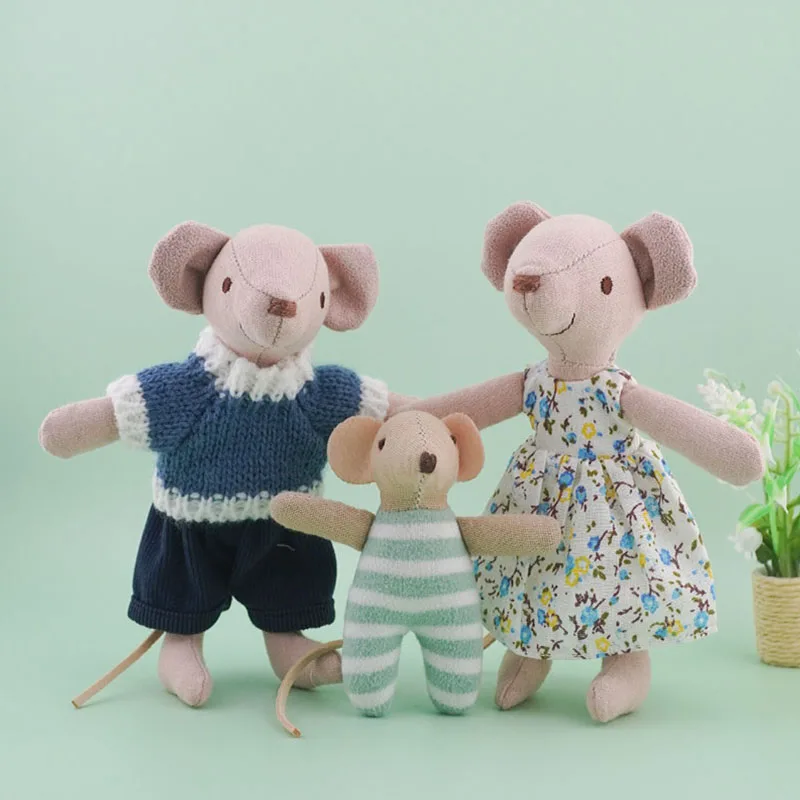 Miniature Mouse Dollhouse Figurines - Festive Decor & Perfect Gift Ornament (1:12 Scale, 5.9-inch)