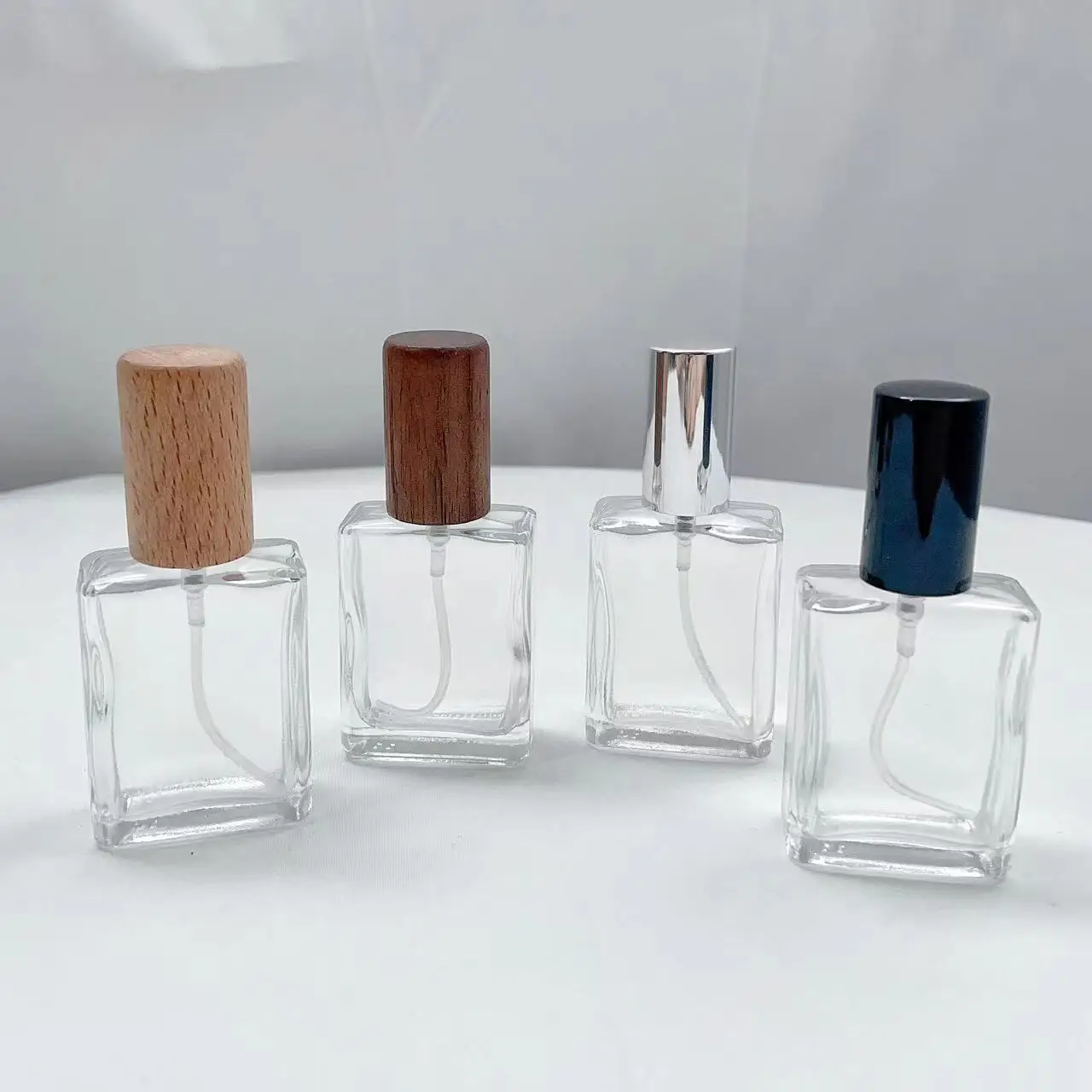 

15 ml Square Perfume Bottle Mini Glass Cosmetic Sample Vials Beech Cover Press Pump Empty Refillable Spray Atomizer Wooden Lid