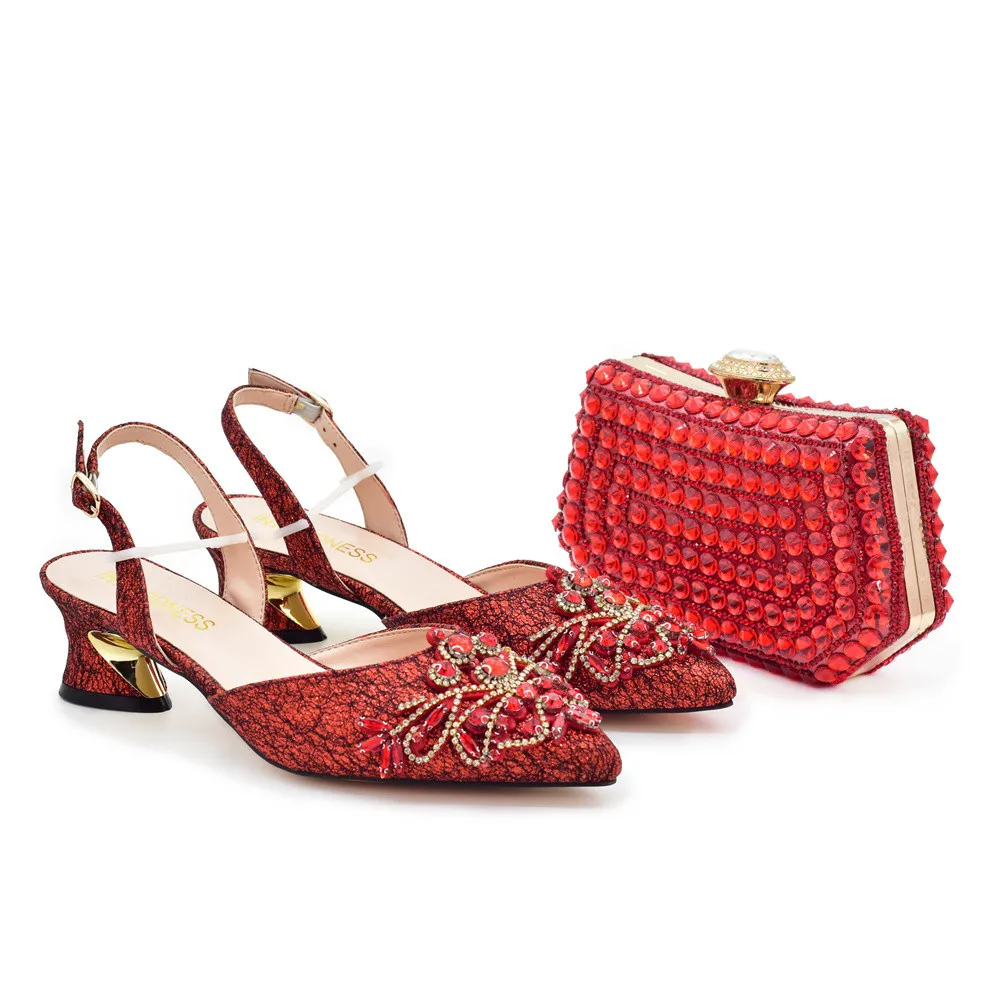 

Женские туфли и сумки в итальянском стиле, в комплекте с высококачественными сверкающими кристаллами бордового цвета и красными высокими каблуками