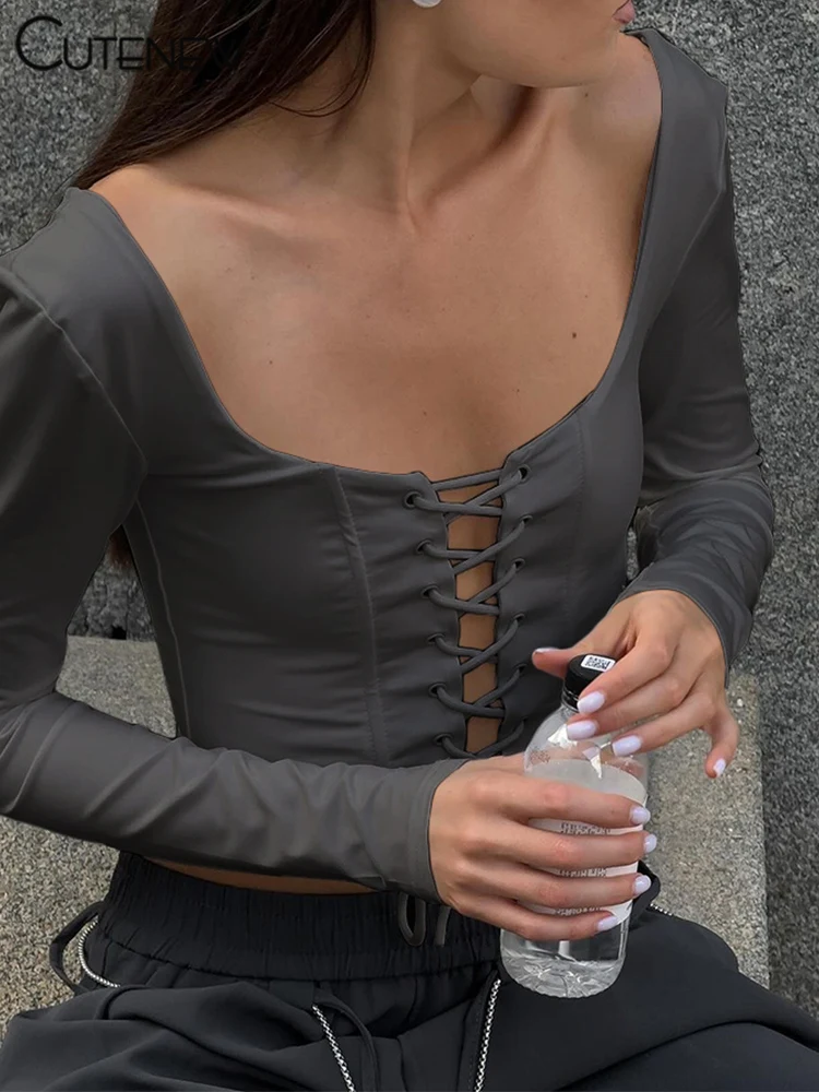 Camisetas clásicas para mujer, moda salvaje, vendaje, manga larga, cuello cuadrado, tops ajustados, camisetas de calle lisas y concisas para mujer