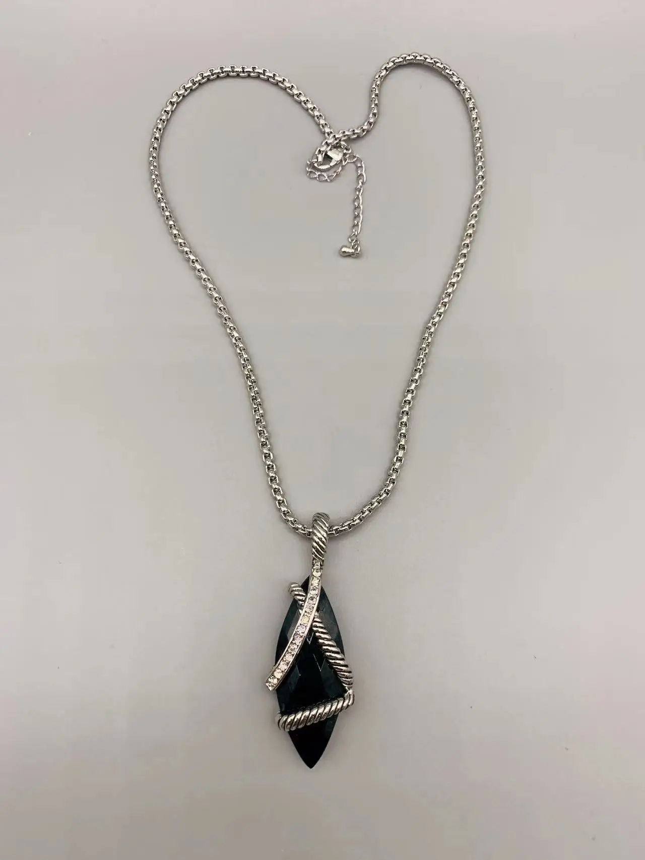 

Серебряное ожерелье Le Han Jewelry с черным онкси и прозрачным цирконием