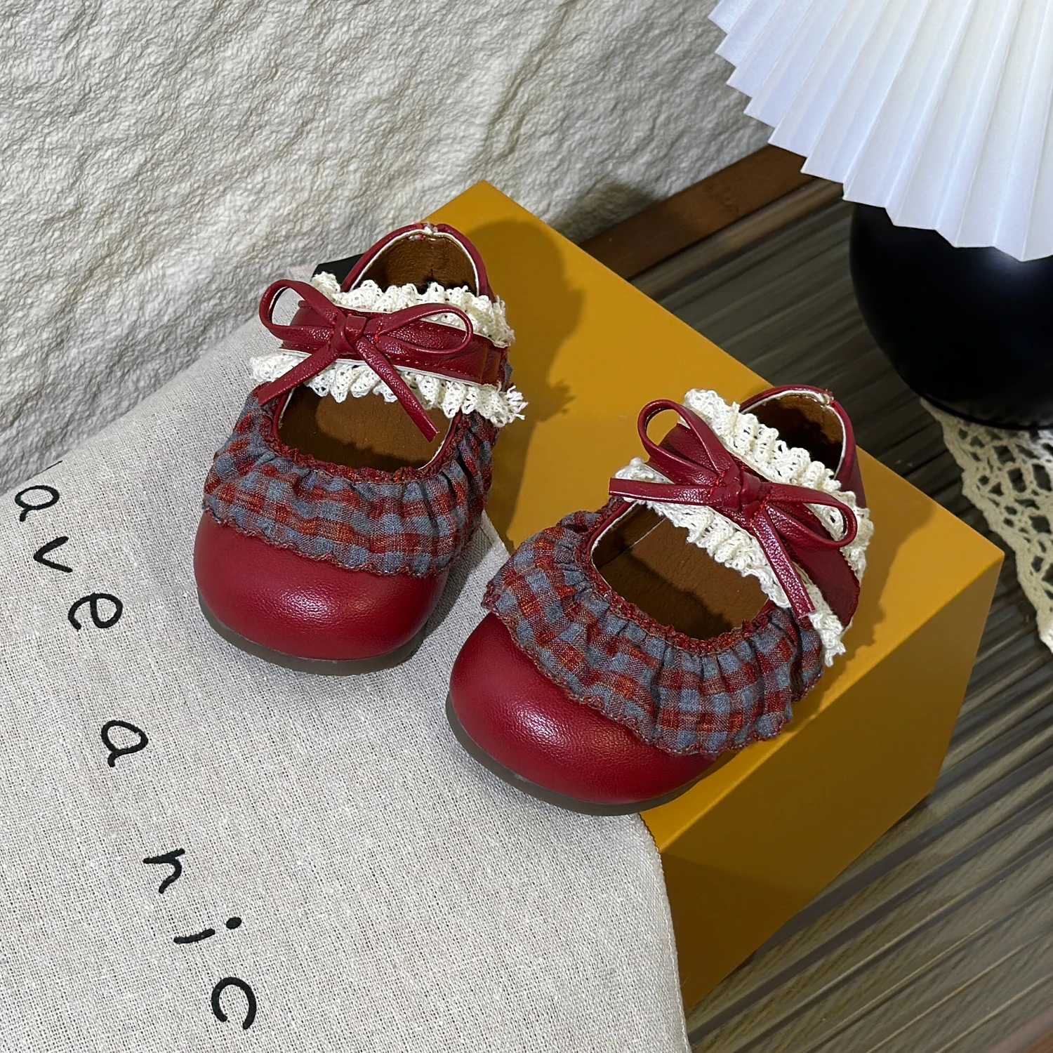 Baby Girls Walking Shoes with Sweet Lace Girls Flat Shoes Lolita Style 2025 Autumn New Kids Princess Shoes Simple Bows Soft Sole