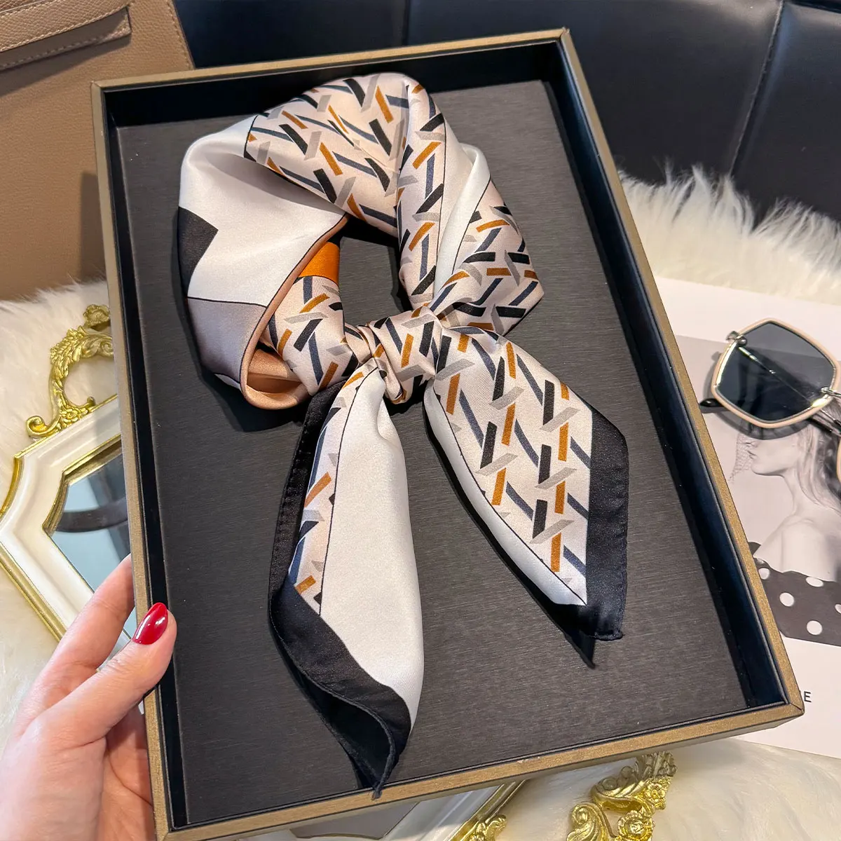 2025 70*70cm Kerchief Popular Print Headcloth Luxury Design Silk Scarves Fashion Sunscreen Muffler Square Shawl Bandanna Foulard