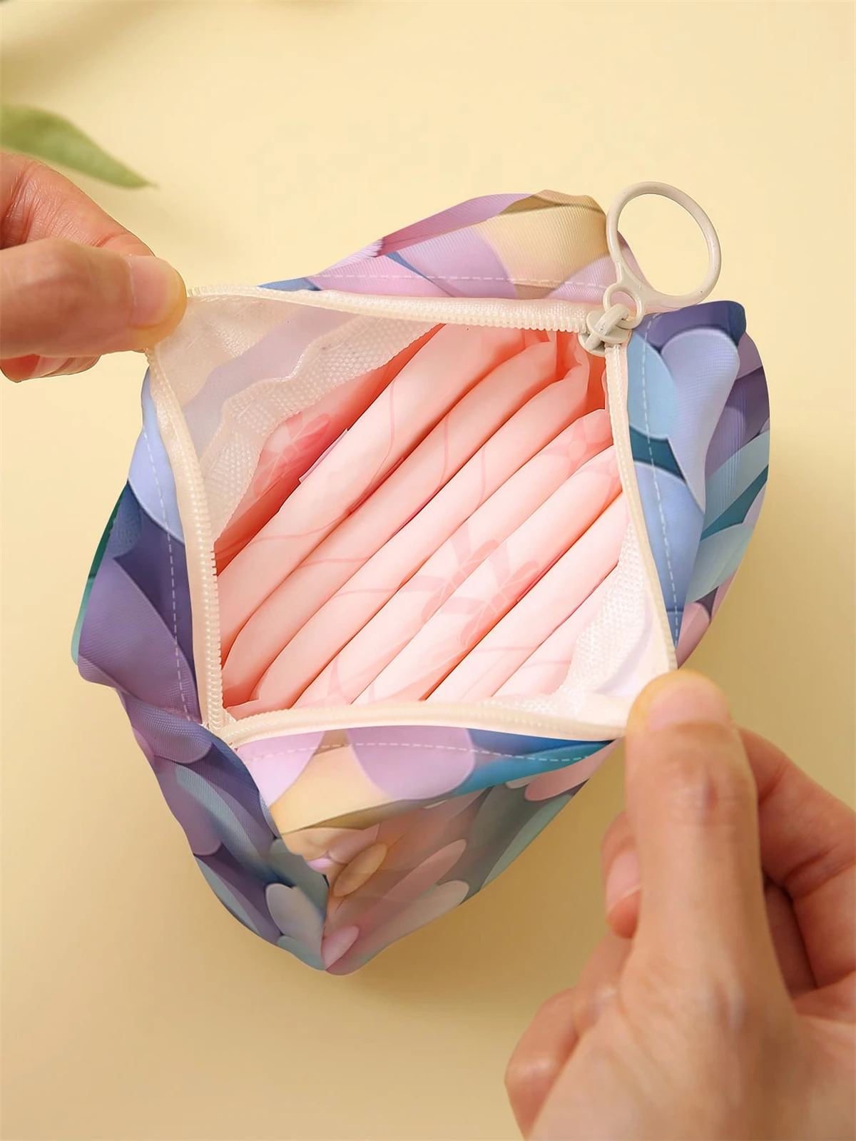Floral pattern printed sanitary napkin storage bag, women's lightweight tissue bag, sanitary tissue bag