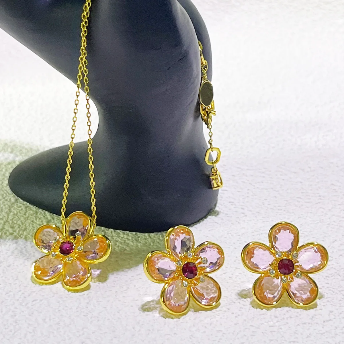 Flowe Jewelry 새로운 판매 동향 고품질 꽃 귀걸이 세련된 럭셔리 매력 스테인레스 스틸 핑크 옐로우 여성 의류
