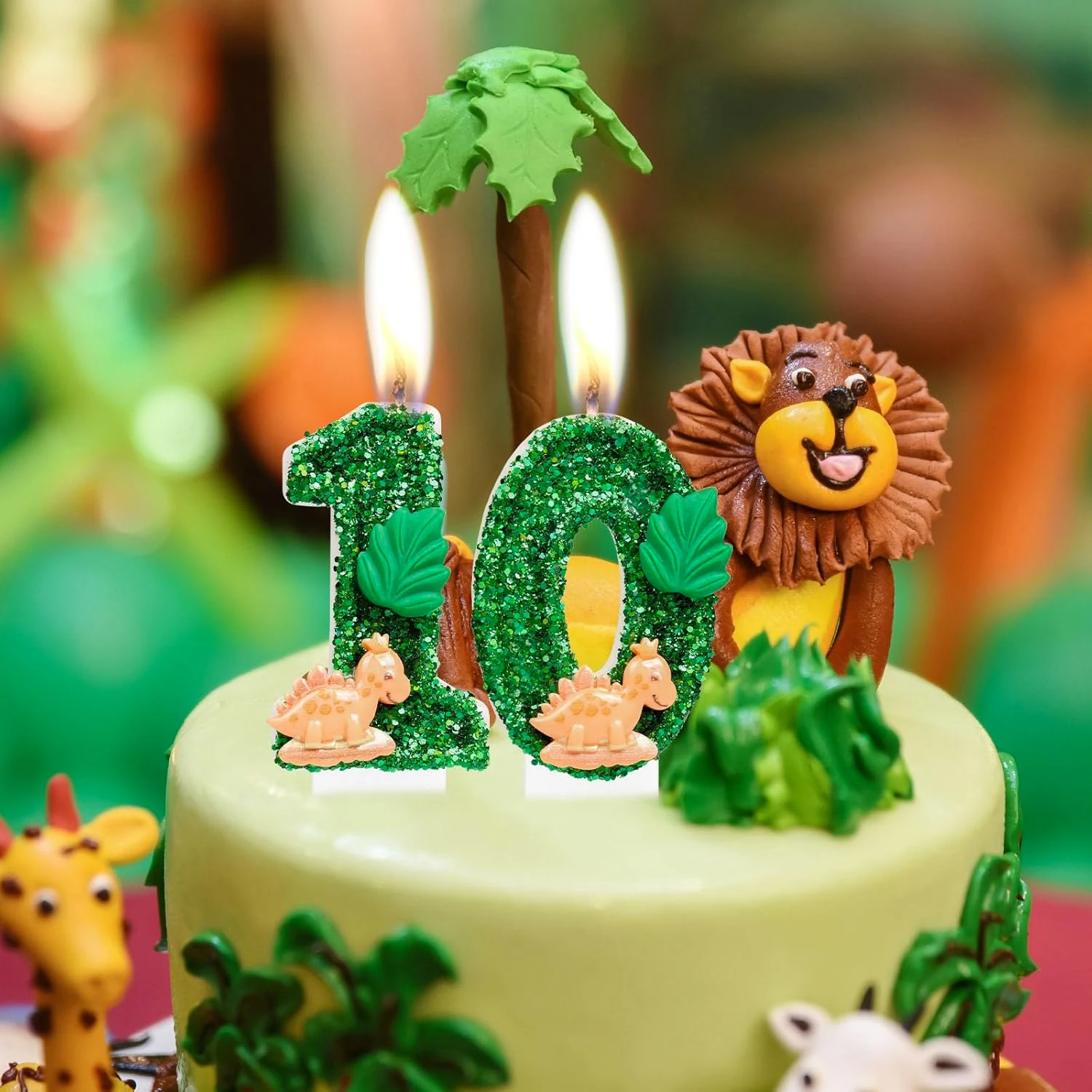 Numero Due Sulla Torta Di Compleanno Con Le Candele Illustrazione Vettoriale - Illustrazione di crema, isolato: 85047687
