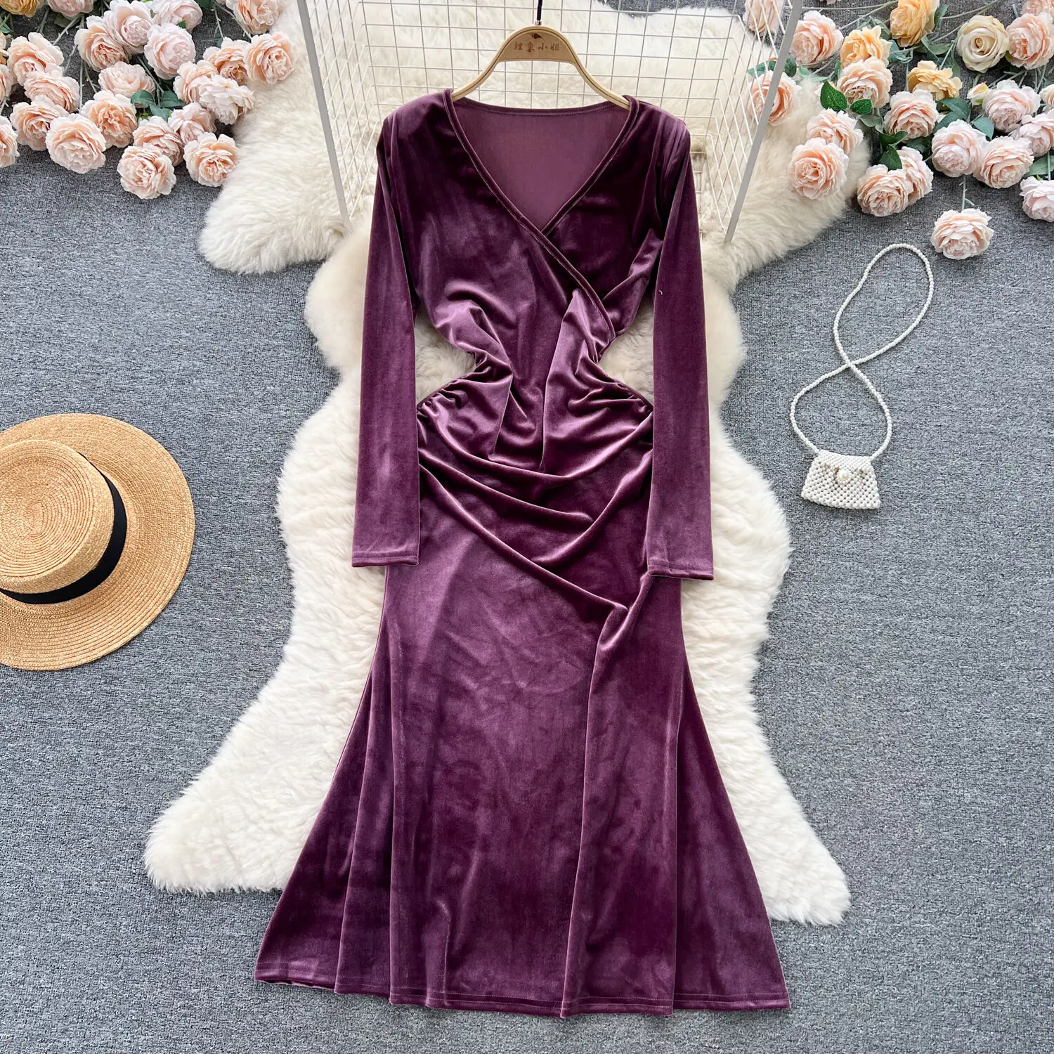 

Women Elegant Velvet Dress New Autumn Winter Sexy V Neck Shoulder Padded Long Sleeve High Waist Slim Midi Calf Party Dress Robe