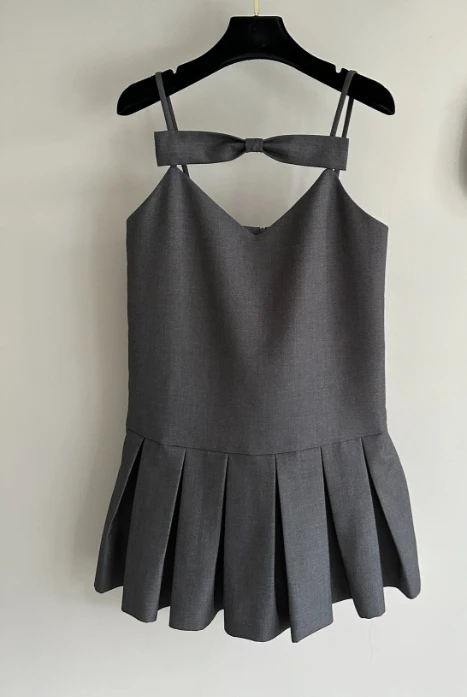 

2041602720-05-11 Simple and versatile suspender skirt with bow decoration