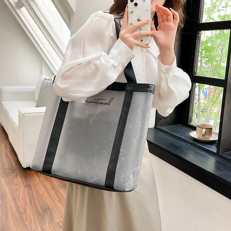 2023 New Summer Lightweight Fabric Large Capacity Beach Bag Waterproof Portable Leisure Travel Tote Bathroom Storage Bag Handbag