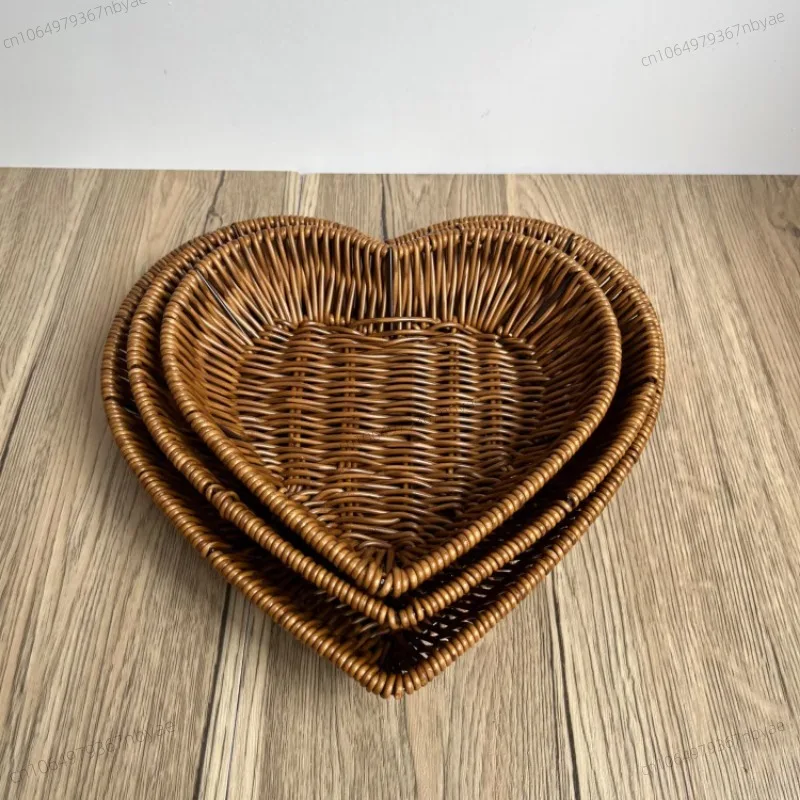 Heart Shape Bread Display Fruit Dish Baskets Leaf Rattan Weaving Basket Serving Storage Bowls for Family Friend Neighbor Gift 4