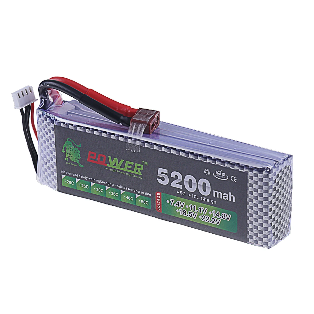 Batterie LiPo 5200mAh 3S 11.1V 50C posée à côté d'un drone, idéale pour modélisme
