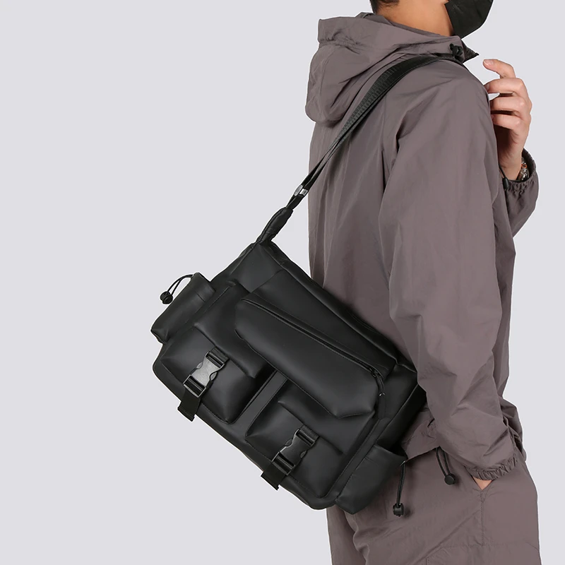 1 piece of minimalist messenger bag, Mailman bag, adjustable shoulder strap, zipper closed, fade resistant, durable for daily co