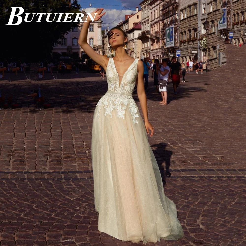

BUTUIERN Sexry Illuson Appliques Wedding Dress V-neck Lace Aline Sleeveless Bridal Gown Backless With Court Train Customised