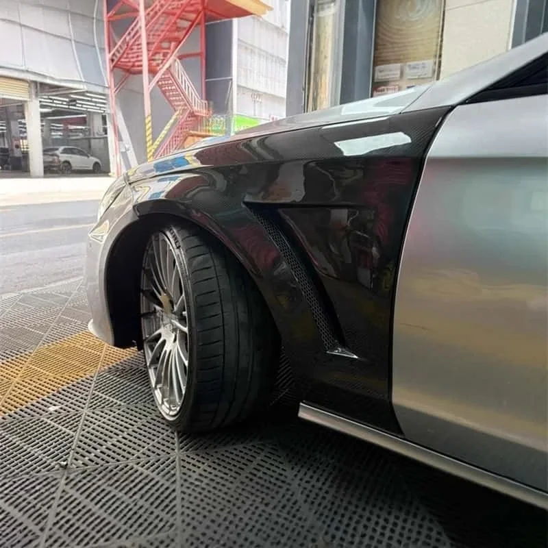 W218 CLS 2011-2018용 고품질 카본 파이버 통풍형 사이드 펜더