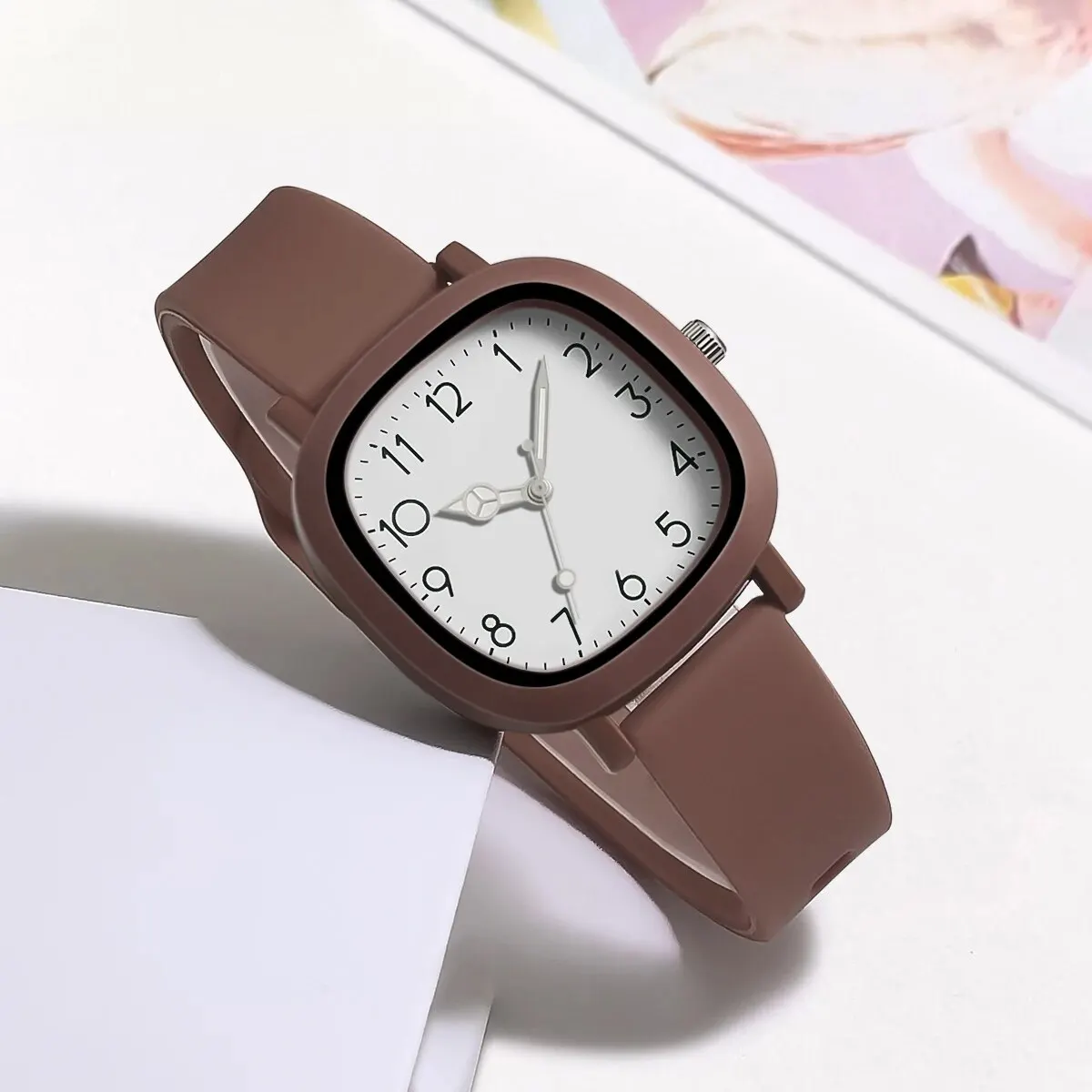 Elegant Silicone Strap Women's Quartz Watch with Arabic Numerals